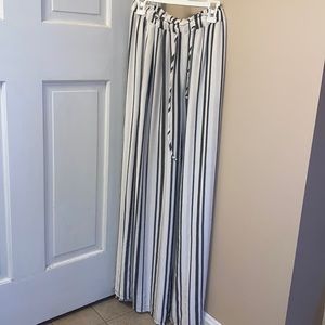 American Eagle grey, white and pale pink striped palazzo pants